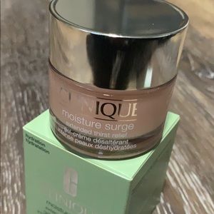 Clinique 💦Moisture Surge Moisturizer